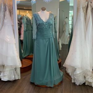 SIZE 20 Mother of the bride dress Sage rouched hand stitched beads lace design